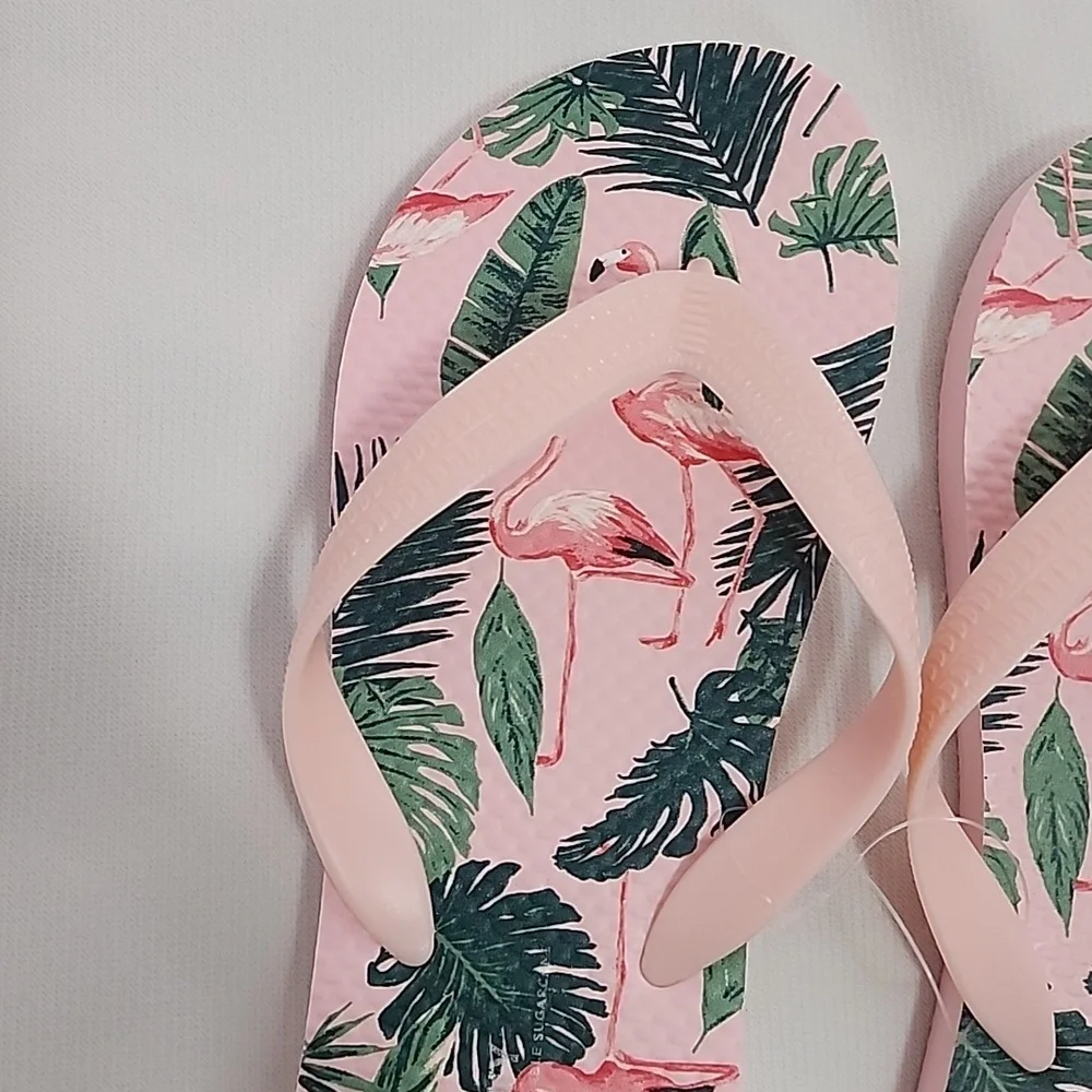Old Navy Flip flops Size: 3-4